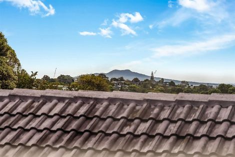 Photo of property in 15 Camelot Place, Glenfield, Auckland, 0629