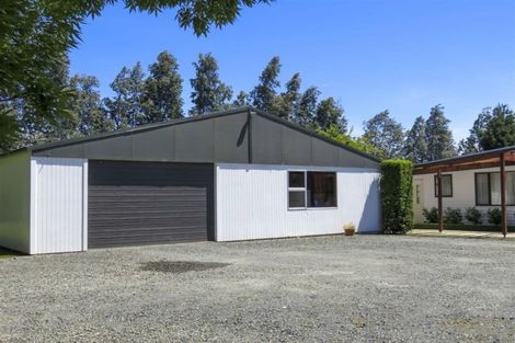 Photo of property in 35 Grove Bush Woodlands Road, Woodlands, Invercargill, 9871