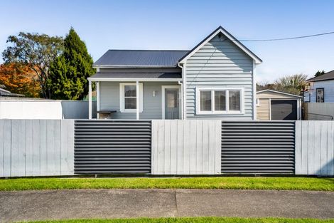 Photo of property in 16 Maire Street, Inglewood, 4330