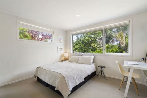 Photo of property in 1 Selwyn Crescent, Forrest Hill, Auckland, 0620