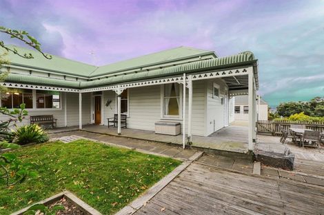 Photo of property in 27 Napier Terrace, Hospital Hill, Napier, 4110