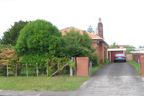 Photo of property in 1b Grainger Road, Te Atatu South, Auckland, 0610