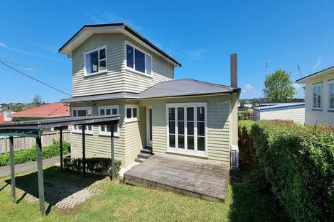 Photo of property in 2/52 College Road, Northcote, Auckland, 0627