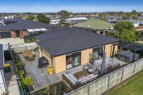 Photo of property in 16a Lillian Place, Orewa, 0931