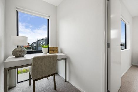 Photo of property in 4 Park Green Avenue, Rosehill, Papakura, 2113