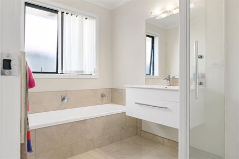 Photo of property in 287 Dixon Road, Fitzroy, Hamilton, 3206