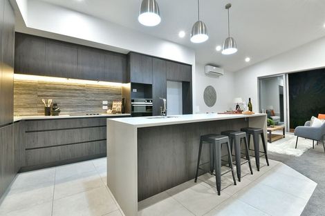 Photo of property in 17 Shakespear Road, Army Bay, Whangaparaoa, 0930