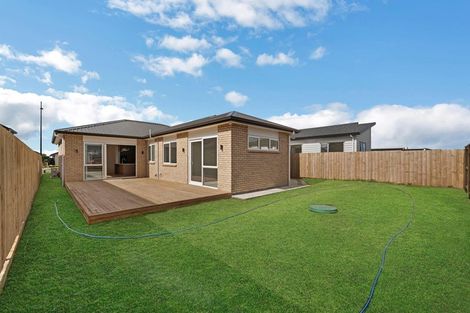 Photo of property in 33 Kaitiaki Drive, Clarks Beach, 2122