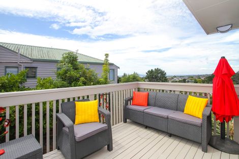 Photo of property in 1/272 Glamorgan Drive, Northcross, Auckland, 0630