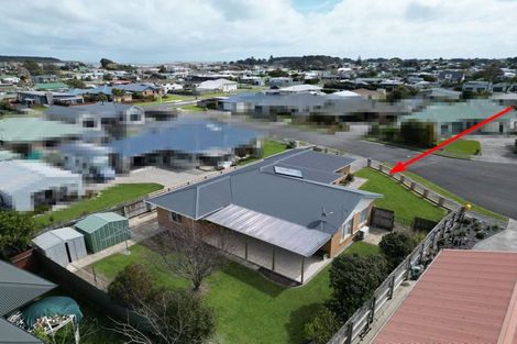 Photo of property in 6 Teppett Place, Foxton Beach, Foxton, 4815