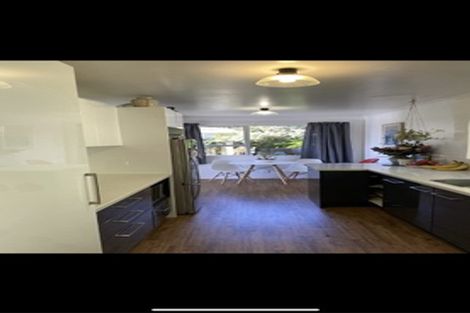 Photo of property in 3 Lomond Street, Newlands, Wellington, 6037