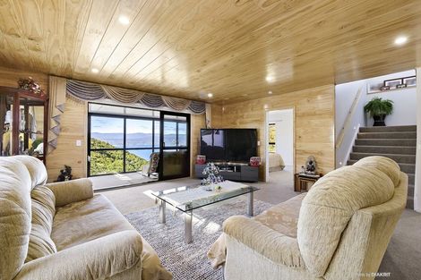 Photo of property in 142 Glanmire Road, Newlands, Wellington, 6037