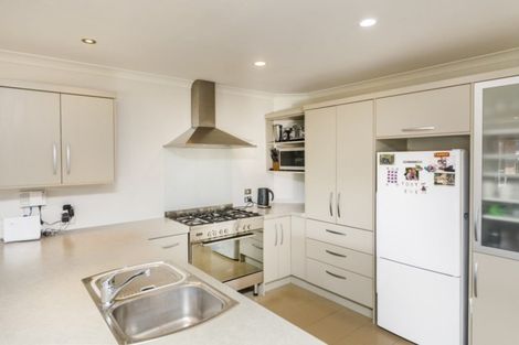 Photo of property in 8 Trump Place, Kelvin Grove, Palmerston North, 4414