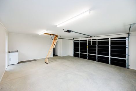 Photo of property in 53 Atlantic Drive, Fitzherbert, Palmerston North, 4410