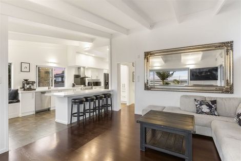 Photo of property in 1/41 Seaview Road, Castor Bay, Auckland, 0620