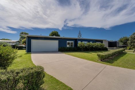 Photo of property in 15 Admiral Drive, Cooks Beach, Whitianga, 3591