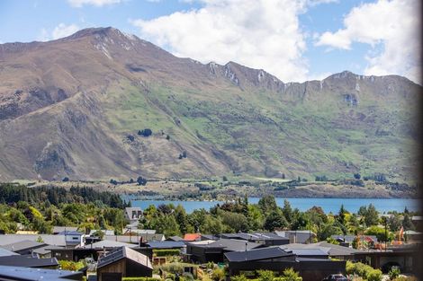 Photo of property in 31 Kirimoko Crescent, Wanaka, 9305