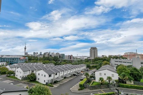 Photo of property in Luna Apartments, 4m/16 Burton Street, Grafton, Auckland, 1010