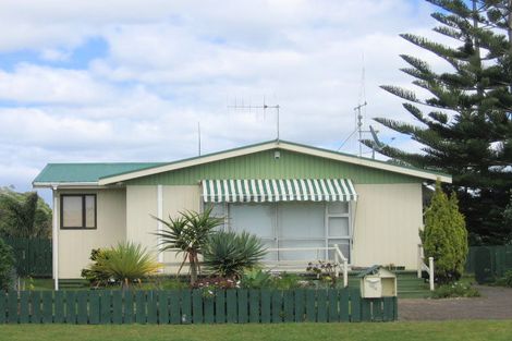 Photo of property in 264 Seaforth Road, Waihi Beach, 3611