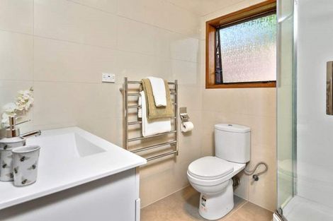 Photo of property in 17 Voltaire Court, Botany Downs, Auckland, 2010