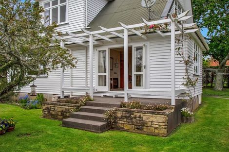 Photo of property in 14 Selwyn Street, Lower Vogeltown, New Plymouth, 4310