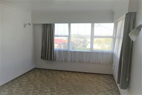 Photo of property in 2/1 Edgeworth Road, Glenfield, Auckland, 0629