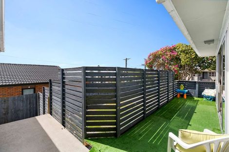Photo of property in 58 Tiroroa Avenue, Te Atatu South, Auckland, 0610