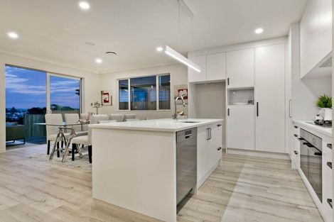 Photo of property in 18 Cassidy Drive, Orewa, 0931