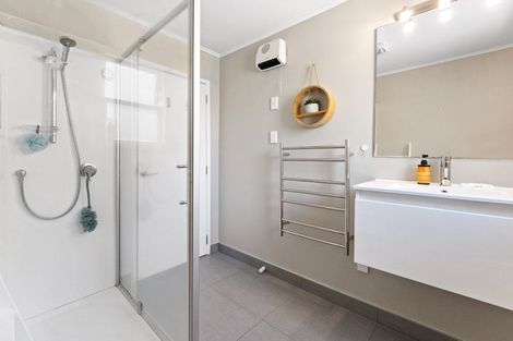 Photo of property in 21 Seon Place, Birkdale, Auckland, 0626