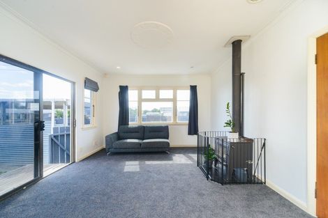 Photo of property in 135 Roberts Line, Kelvin Grove, Palmerston North, 4414