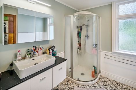 Photo of property in 64 Kelburn Parade, Kelburn, Wellington, 6012