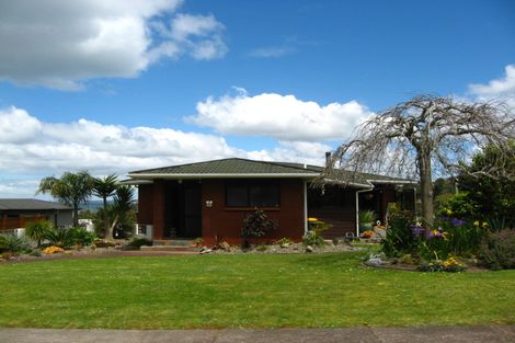 Photo of property in 21 Zita Avenue, Matakatia, Whangaparaoa, 0930