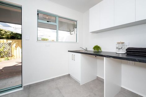 Photo of property in 3/42 Campbell Street, Havelock North, 4130