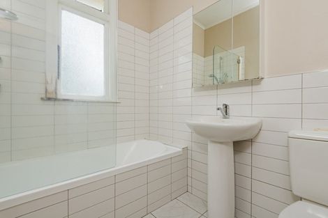 Photo of property in 6 Kowhai Avenue, Takaro, Palmerston North, 4410