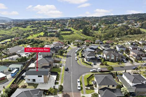 Photo of property in 137 Keri Vista Rise, Papakura, 2110