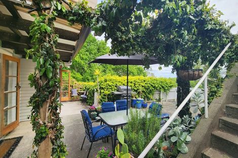 Photo of property in 6 Convent Road, Bluff Hill, Napier, 4110