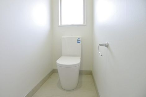 Photo of property in 104 Kingdale Road, Henderson, Auckland, 0610