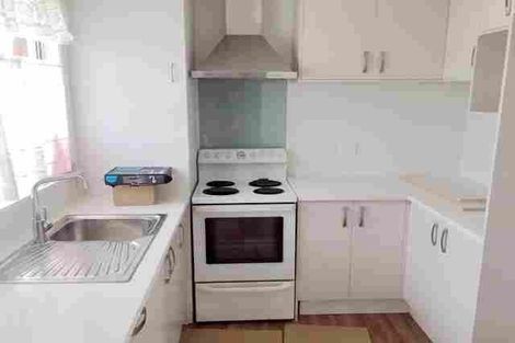 Photo of property in 2/116 Te Atatu Road, Te Atatu South, Auckland, 0610