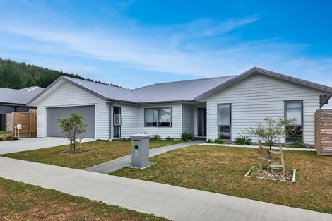 Photo of property in 10 Te Ara O Roimata, Wainuiomata, Lower Hutt, 5014