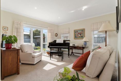 Photo of property in 2 Dixon Street, Carterton, 5713