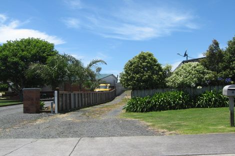 Photo of property in 8a Keven Road, Clarks Beach, Pukekohe, 2679