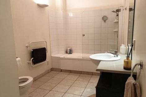 Photo of property in 2/37 Majoribanks Street, Mount Victoria, Wellington, 6011