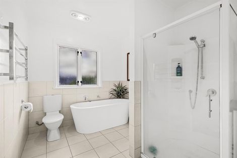 Photo of property in 2 Rere Place, Parakai, 0830