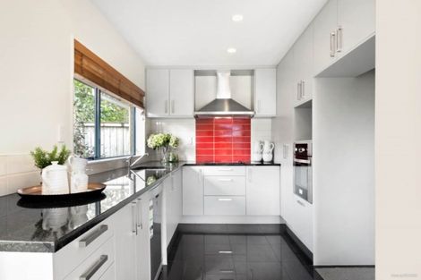 Photo of property in 7 Harbour Lights Close, West Harbour, Auckland, 0618