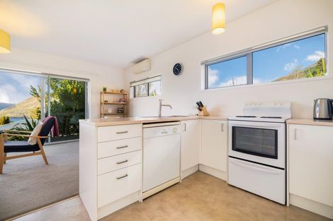 Photo of property in 129a Wynyard Crescent, Fernhill, Queenstown, 9300