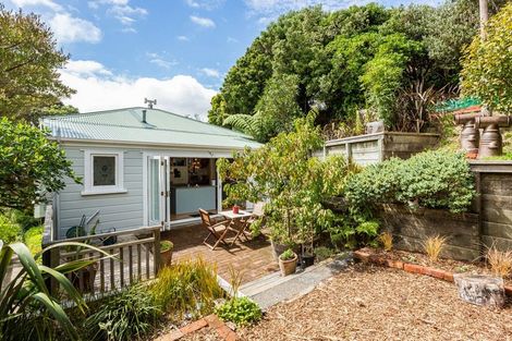 Photo of property in 125 Wadestown Road, Wadestown, Wellington, 6012