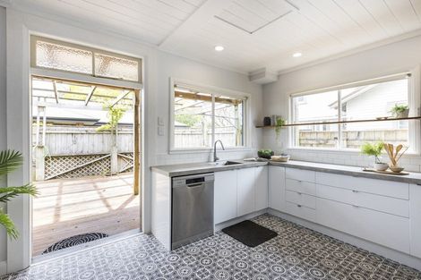 Photo of property in 31 Frederick Street, Terrace End, Palmerston North, 4410