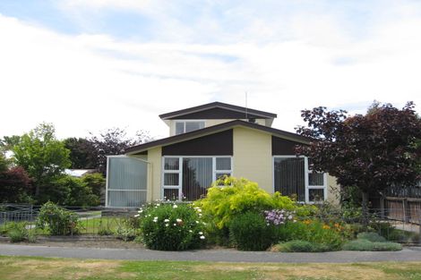 Photo of property in 28 Glenrowan Avenue, Avondale, Christchurch, 8061