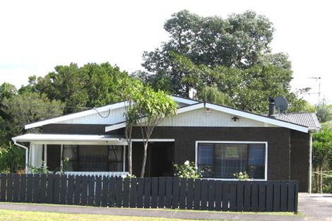 Photo of property in 11 Hutchinson Avenue, New Lynn, Auckland, 0600