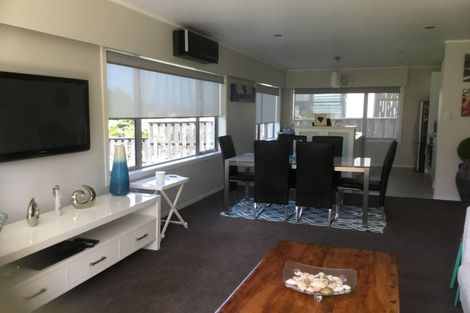 Photo of property in 1/104 East Coast Road, Forrest Hill, Auckland, 0620